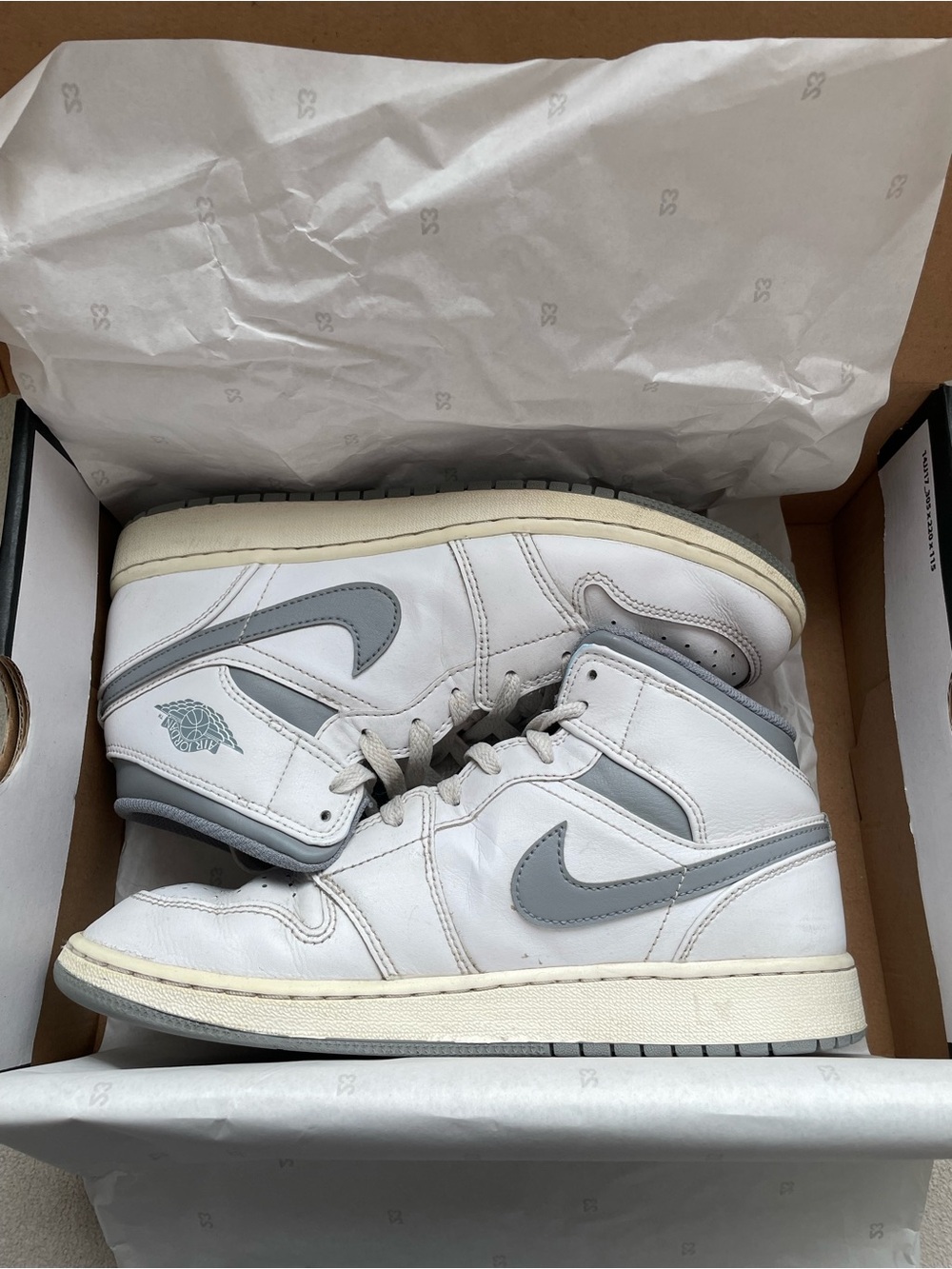 Air Jordan 1 Mid Neutral Grey